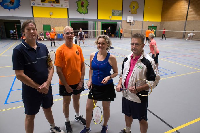 Bestuursleden badmintonclub Bronckhorst Foto Theo Kock