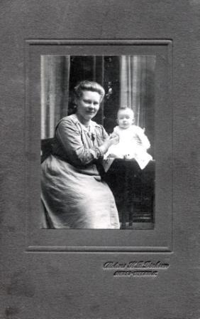 Neeltje Bennink Klumper met dochter Hetty 1916 