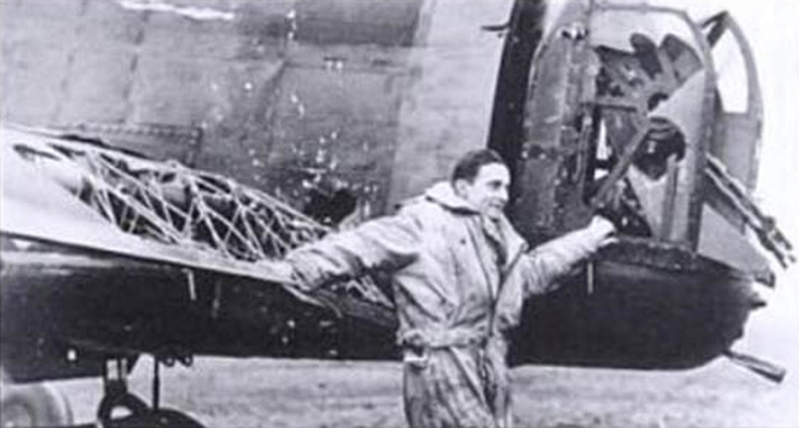 016 ED470 bij het 50 Squadron RAF beschadigd retour 