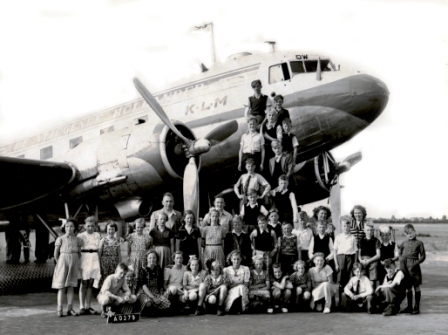 1953 ca. schoolreis Schiphol 
