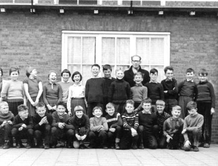 1964 0001 maart hv mist stukje foto links Dorpsschool oud 600 dpi 0037
