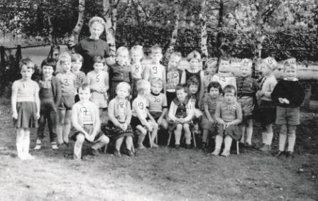 1955 60 hv kleuterschool juf uit Hummelo Heidi