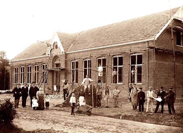 011 de nieuwe school is in 1960 in gebruik genomen op een andere plaats