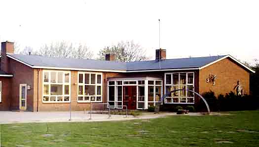 011 de nieuwe school is in 1960 in gebruik genomen op een andere plaats