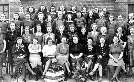 1946 klassefoto huishoudschool Coll. H.C. Remmelink 5 OZ