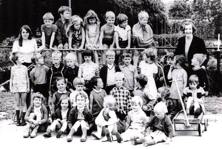14 1971 267 groepsfoto Kleuters coll. Kamphuis v. Weeghel