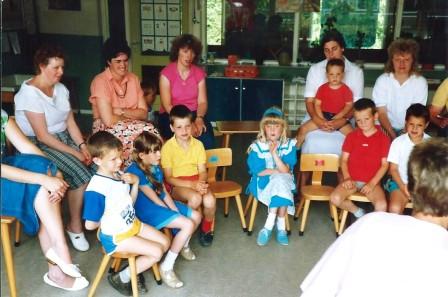 1987 officieel afscheid oudste kleuters uit de klas van juf Hetty Snoeijink 1
