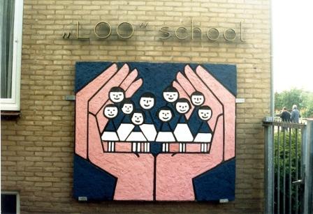 1988 Het enige dat nog rest van de kleuterschool aan de Papaverstraat is het Logo met de Handjes