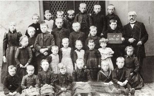 1897 7 Rooijen Loo school 600 x 373
