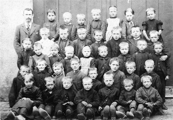 1910 ca. Looschool foto Ter maat 600 x 416