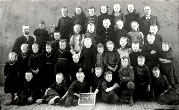 1915 28 Groep 4 foto. Coll. Rikkers 600 x 371
