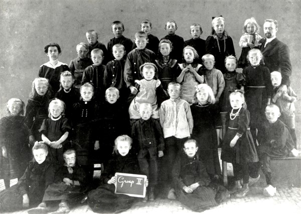 1915 29 groep 2 foto Overkamp Bielemansdijk 600 x 428