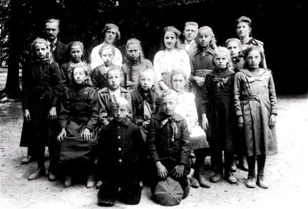 1920 1921 41 groep foto Coll. Hemink Berkelaar 600 x 407