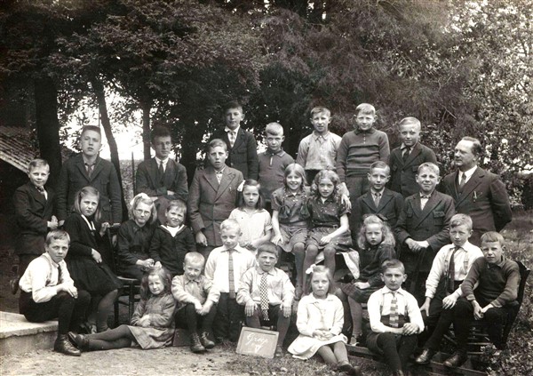 1920 Nijmegen schoolreis Bakker. v.d. Zee Hogeweg T. Grijpma 600 x 423