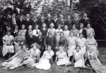 10 1935 102 Oudleerlingen Looschool aanhang