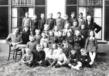 20 1946 1947 137 ca. Schoolklas foto Hiddink