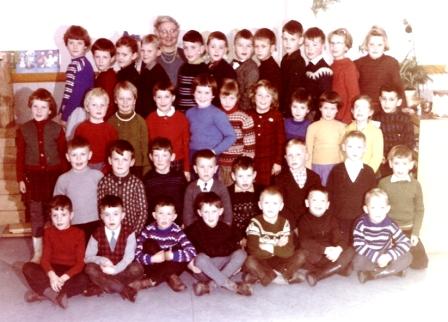 15 1964 197 klas 1 Juf Woerts in kleur foto Looschool