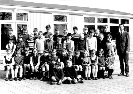 32 1968 228 klas 4 foto Looschool Meester R.E. Kastelijn 