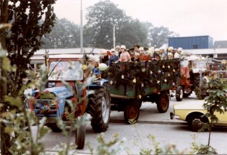 1980 kleuters in een veewagen w jpg