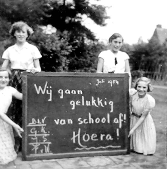 1954 Wij gaan gelukkig van school af. 
