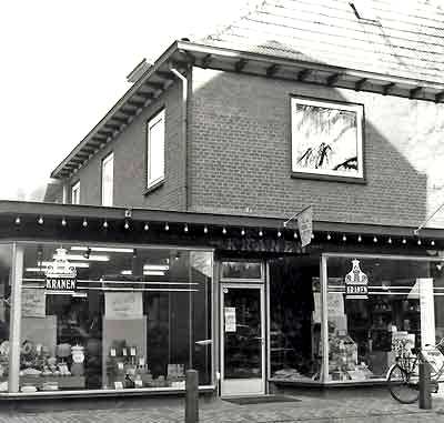 http://www.oudzelhem.nl/straatnamen/ruurloseweg/30/zonnetje/zonnetje-1950.jpg